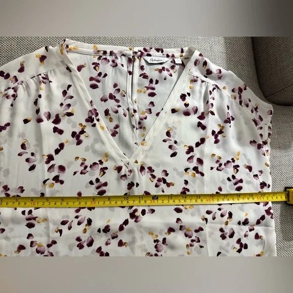 Reitmans White and Plum Floral Blouse - Picture 9 of 11